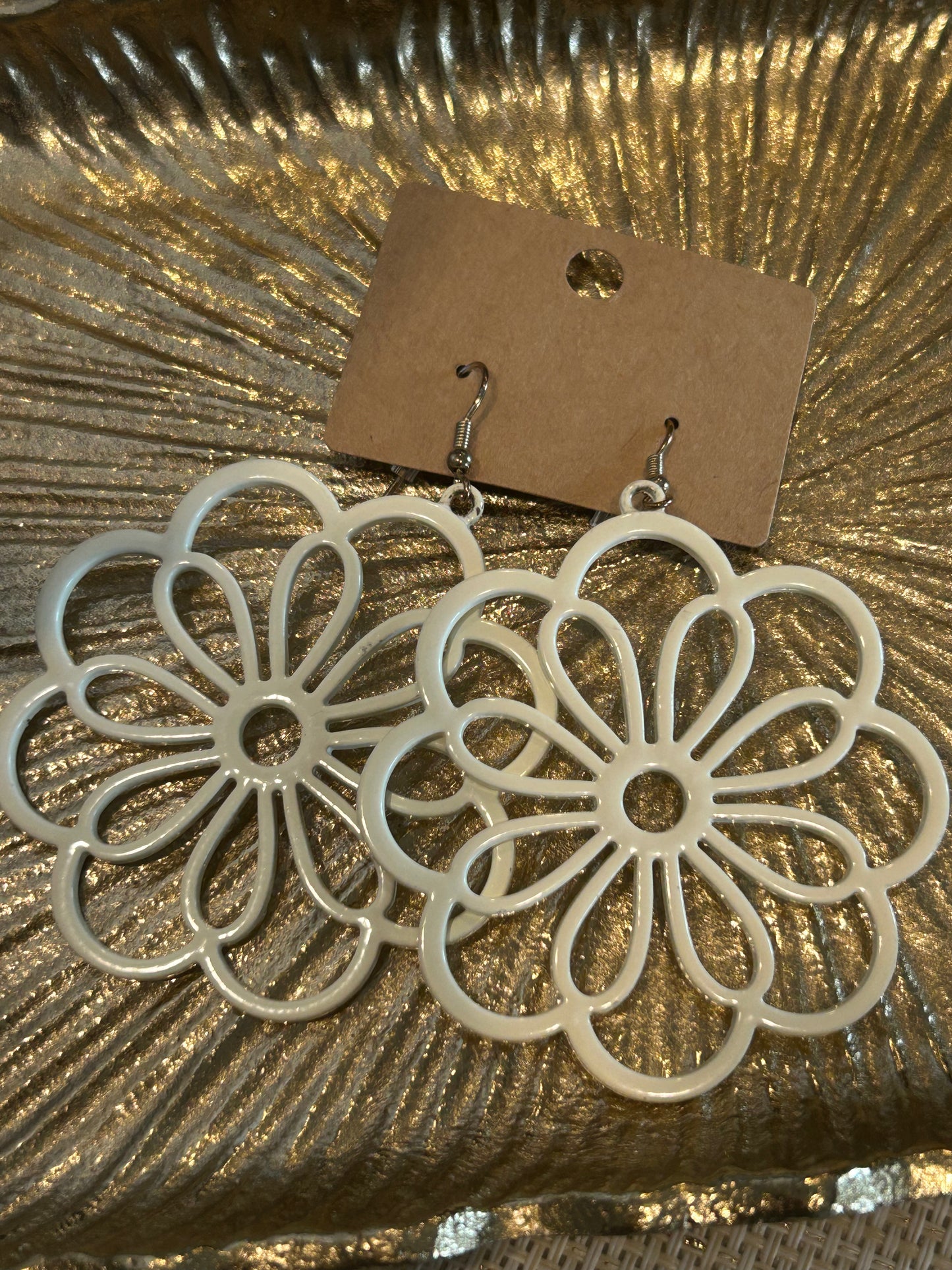 Flower dangle earrings